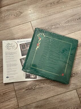 New Creative Memories Christmas holiday 12x12 album  & 15 scrapbook refill pages